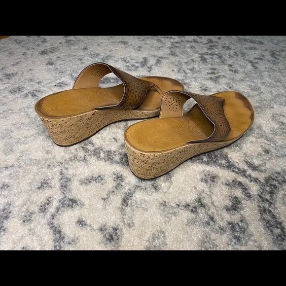 Clarks Women's  Mimmey Charm  Wedge Thong Sandals - Picture 2 of 3